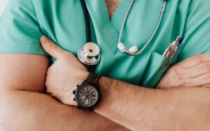 Lire la suite à propos de l’article Déductions Fiscales : Ce Que les Médecins Doivent Savoir pour Réduire leurs Impôts